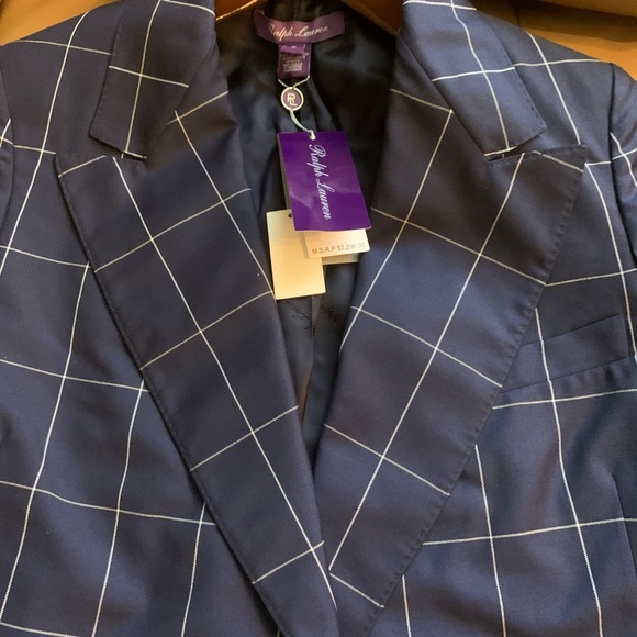 Blazer - Picture 3 of 9